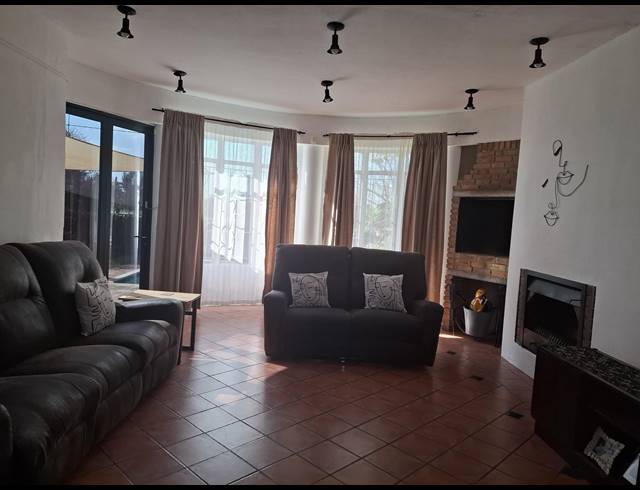 4 BEDROOM HOUSE FOR SALE IN SELECTION PARK